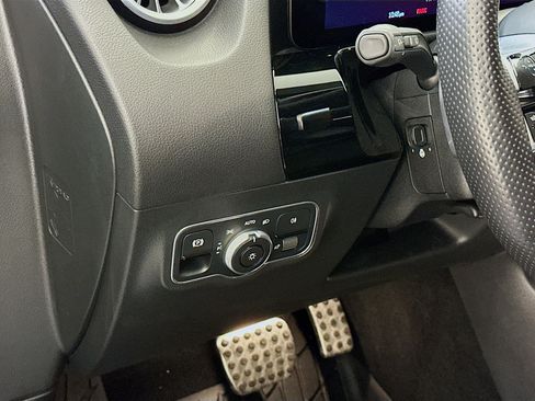 Used 2025 Mercedes-Benz GLA 250 4MATIC image 17