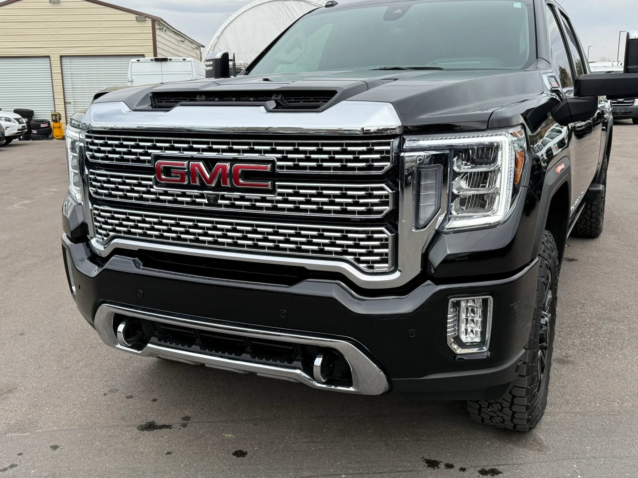 Used 2022 GMC Sierra 2500 Denali w/ Denali Black Diamond Edition AWD/4WD image 14