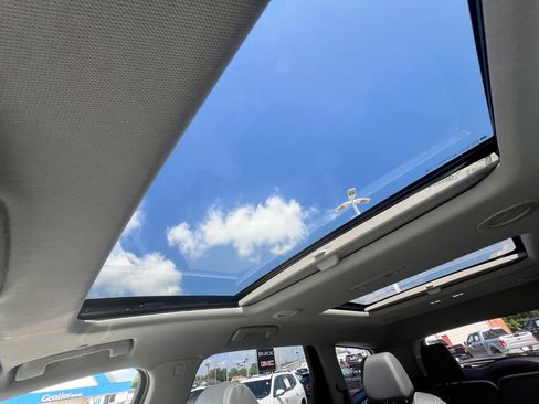 Used 2020 Buick Enclave Premium w/ Sun and Sites Package AWD/4WD image 33