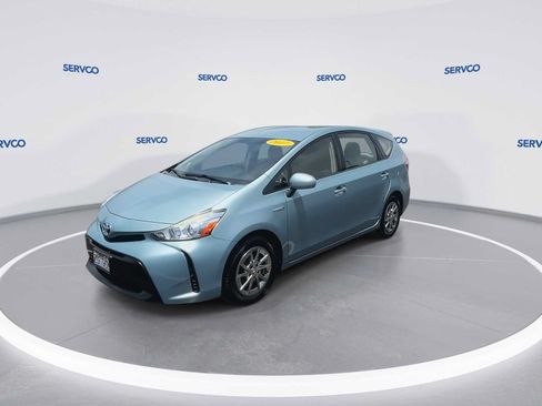 Used 2017 Toyota Prius V Three FWD image 4