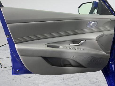 Used 2025 Hyundai Elantra SEL FWD image 9