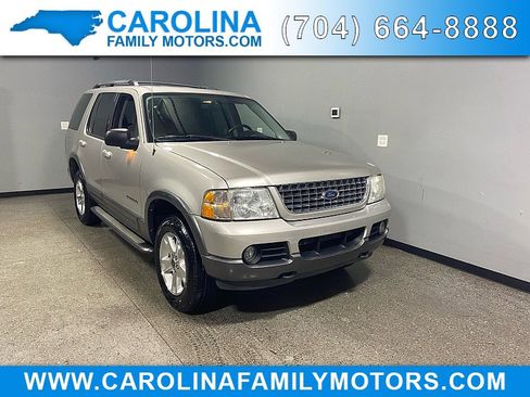 Used 2004 Ford Explorer XLT image 1