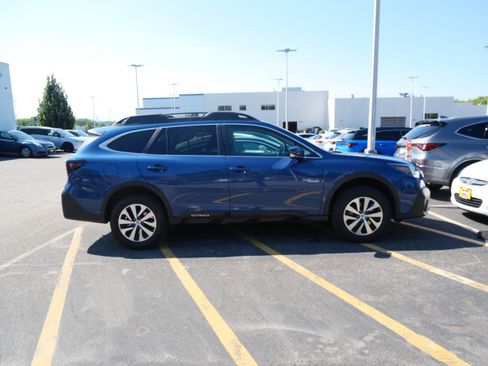 Used 2021 Subaru Outback Premium AWD/4WD image 2