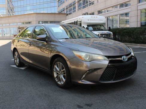 Used 2015 Toyota Camry SE w/ Moonroof Package image 1