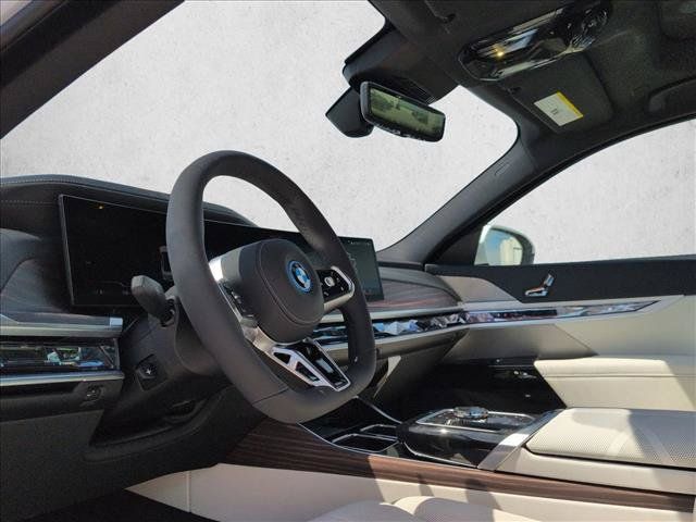 Used 2026 BMW i7 xDrive60 AWD/4WD image 3