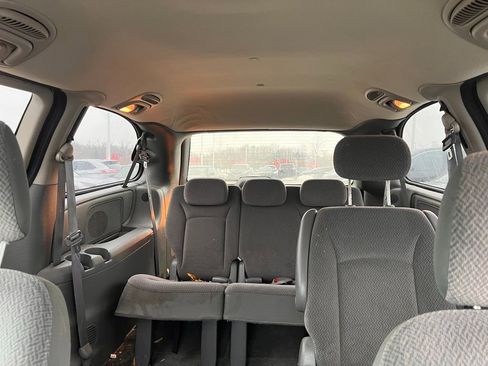Used 2007 Chrysler Town & Country Touring image 7
