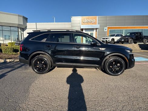 Used 2022 Kia Sorento S image 8