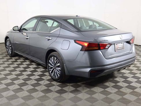 Used 2024 Nissan Altima 2.5 SV image 6
