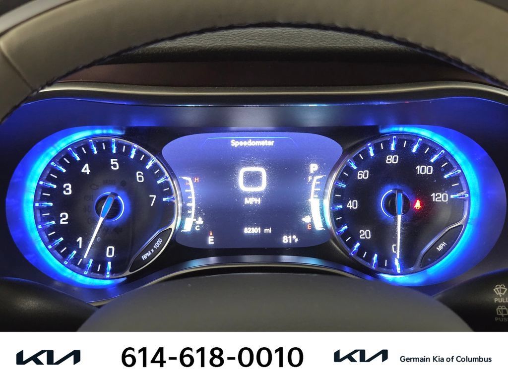 Used 2017 Chrysler Pacifica Limited w/ UConnect Theater Package FWD image 22