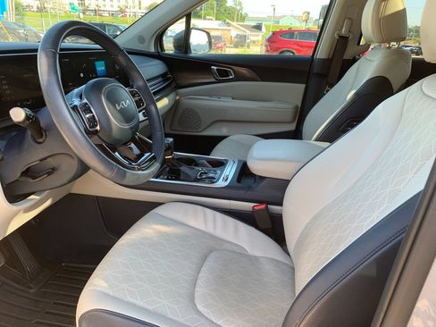 Used 2025 Kia Carnival SX w/ SX Dark Edition Package FWD image 11