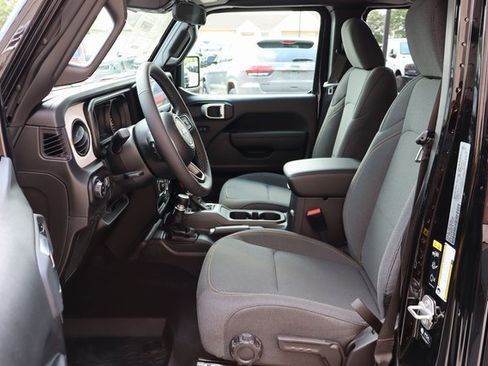 New 2025 Jeep Gladiator Sport image 10