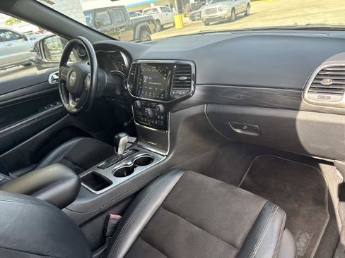 Used 2021 Jeep Grand Cherokee Laredo X image 12