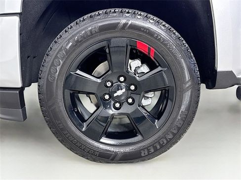 Used 2018 Chevrolet Silverado 1500 LT w/ Redline Edition image 31
