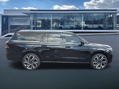New 2026 Lincoln Navigator L Black Label AWD/4WD image 9