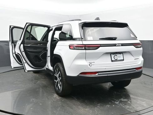 New 2025 Jeep Grand Cherokee Limited w/ Luxury Tech Group II AWD/4WD image 56
