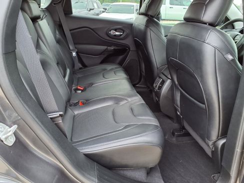 Used 2023 Jeep Cherokee Altitude Lux AWD/4WD image 22