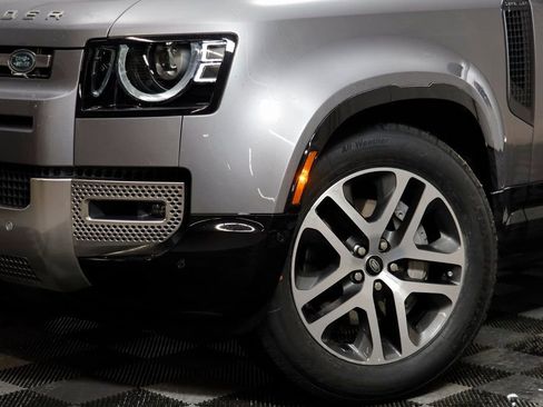 Used 2023 Land Rover Defender 130 SE image 3