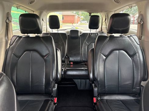 Used 2019 Chrysler Pacifica Touring-L FWD image 22