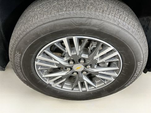 Used 2025 Chevrolet Traverse LT AWD/4WD image 11