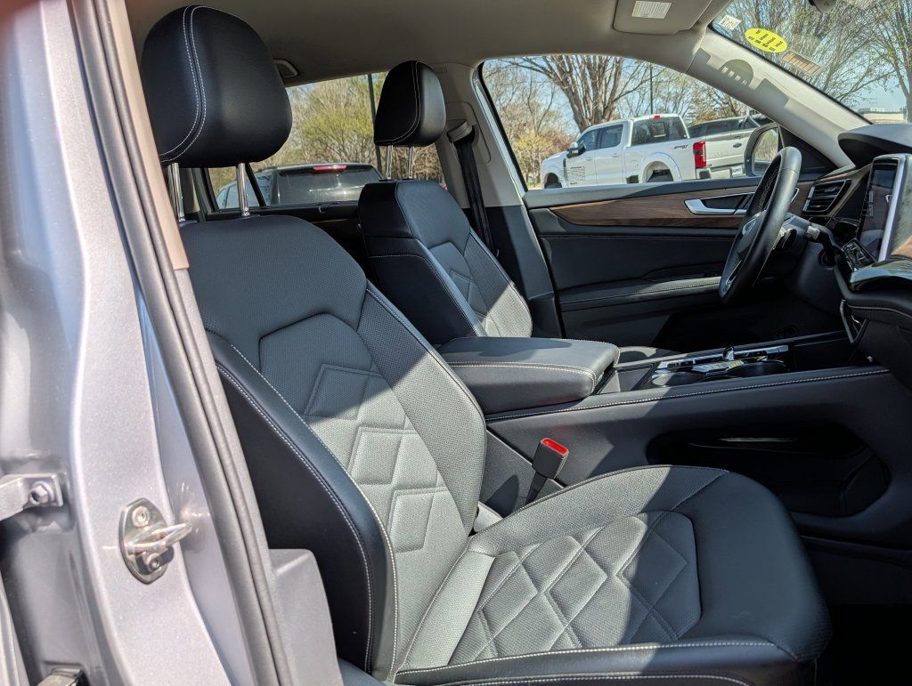 Used 2025 Volkswagen Atlas SE AWD/4WD image 20