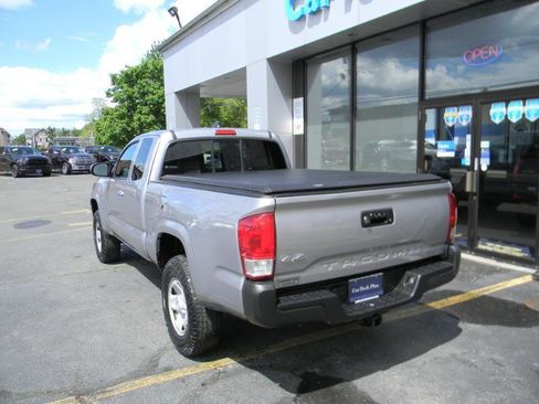 Used 2020 Toyota Tacoma SR w/ SR Convenience Package AWD/4WD image 8