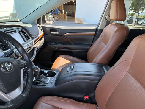 Used 2017 Toyota Highlander Limited Platinum AWD/4WD image 8