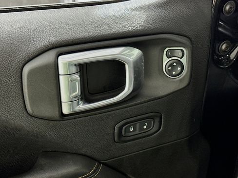 Used 2025 Jeep Wrangler Unlimited Sahara w/ Safety Group image 19