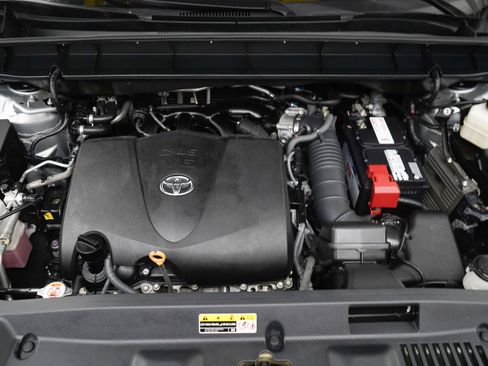 Used 2021 Toyota Highlander XLE FWD image 33