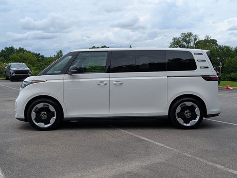 Used 2025 Volkswagen ID. Buzz Pro S RWD image 6