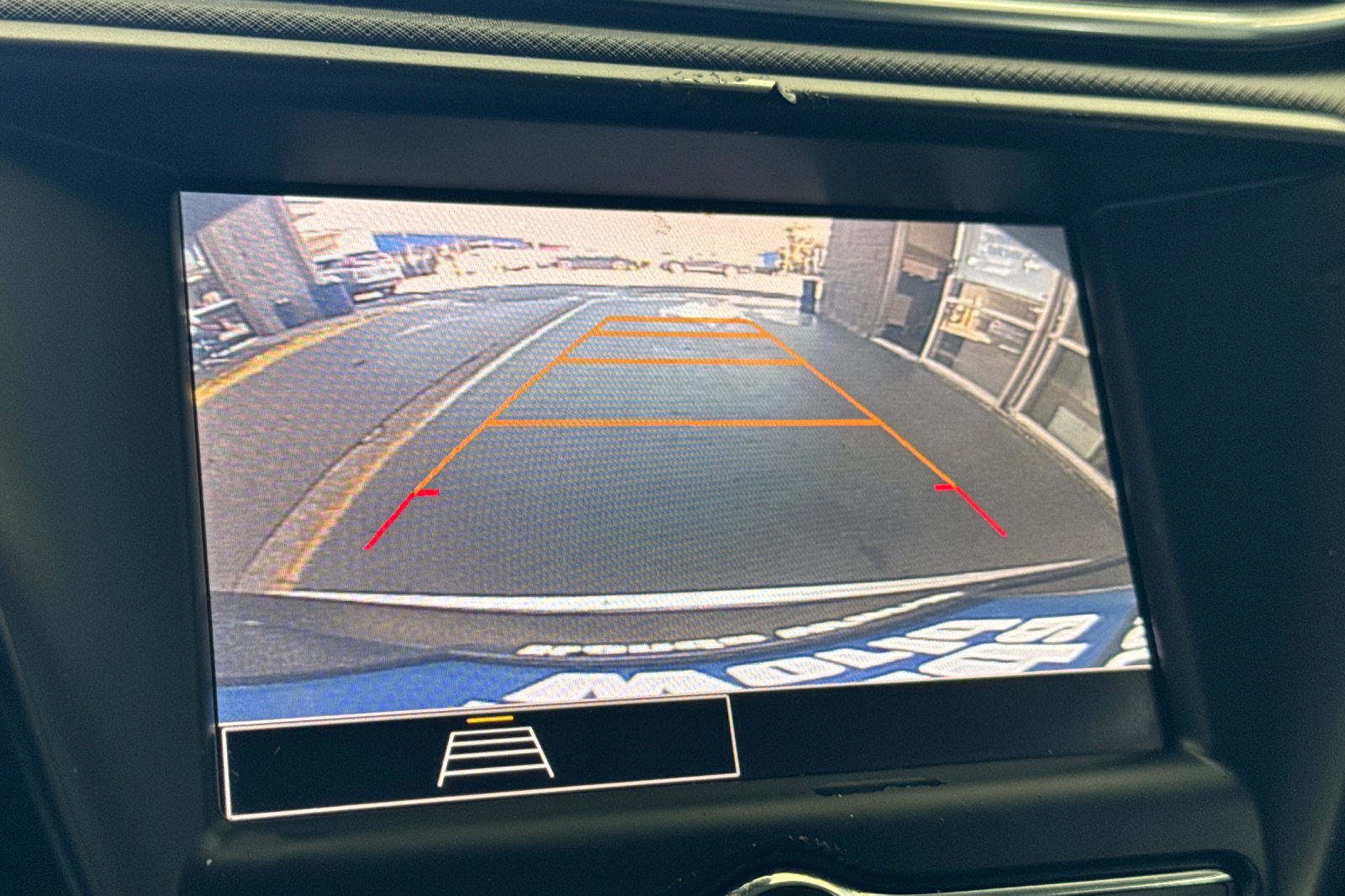 Used 2022 Chevrolet TrailBlazer LT w/ Confidence II Package FWD image 19
