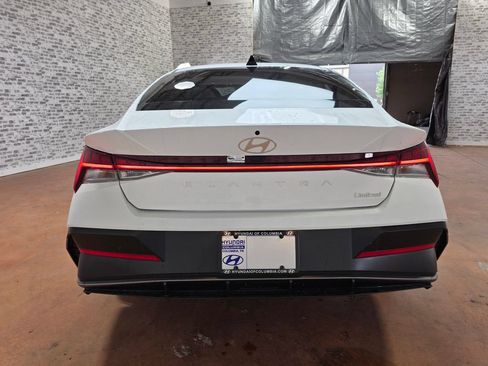 New 2026 Hyundai Elantra Limited FWD image 5