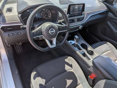 Used 2025 Nissan Altima 2.5 SV FWD image 16