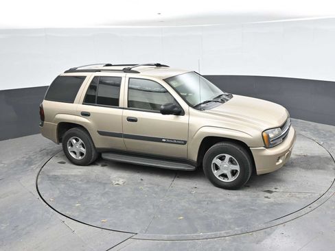 Used 2004 Chevrolet TrailBlazer LS w/ LS Preferred Equipment Group AWD/4WD image 19