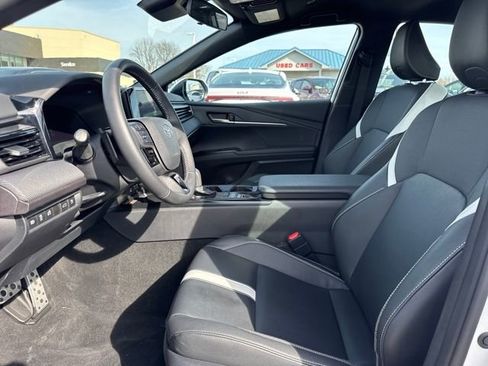 Used 2025 Toyota Camry SE image 13