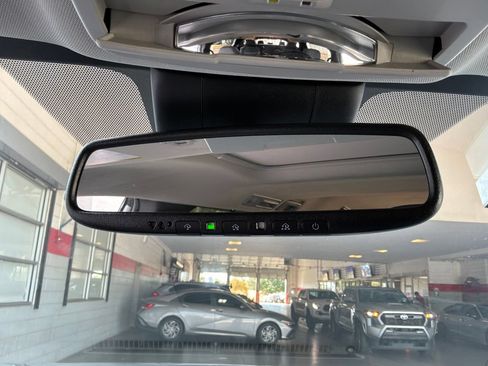Used 2025 Toyota Sienna XLE FWD image 22