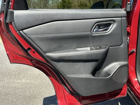 Certified 2025 Nissan Rogue SL AWD/4WD image 23