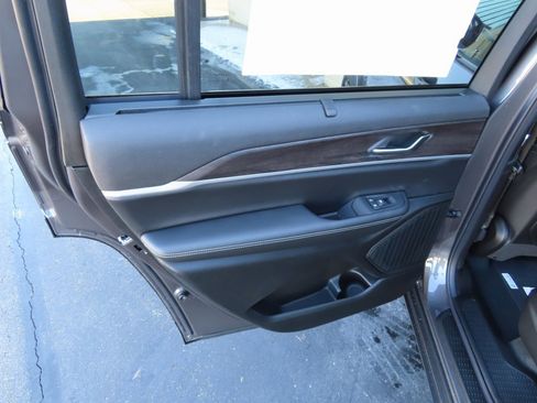 New 2025 Jeep Grand Cherokee L Limited image 25