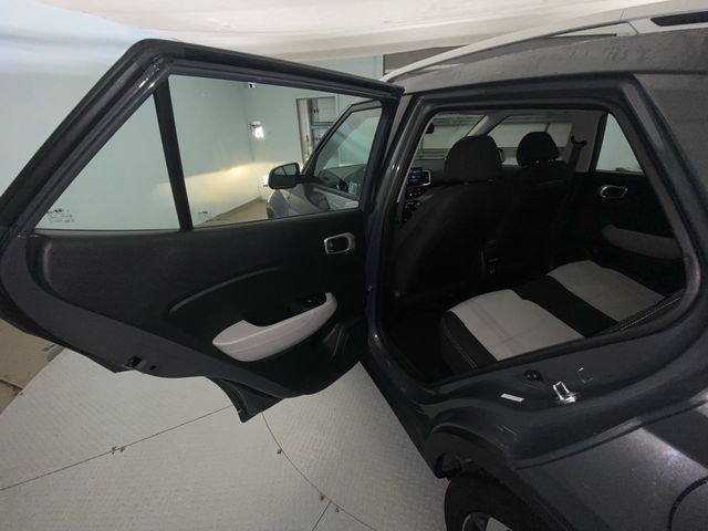 Used 2024 Hyundai Venue SEL FWD image 22