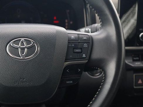 Used 2025 Toyota Camry SE FWD image 8