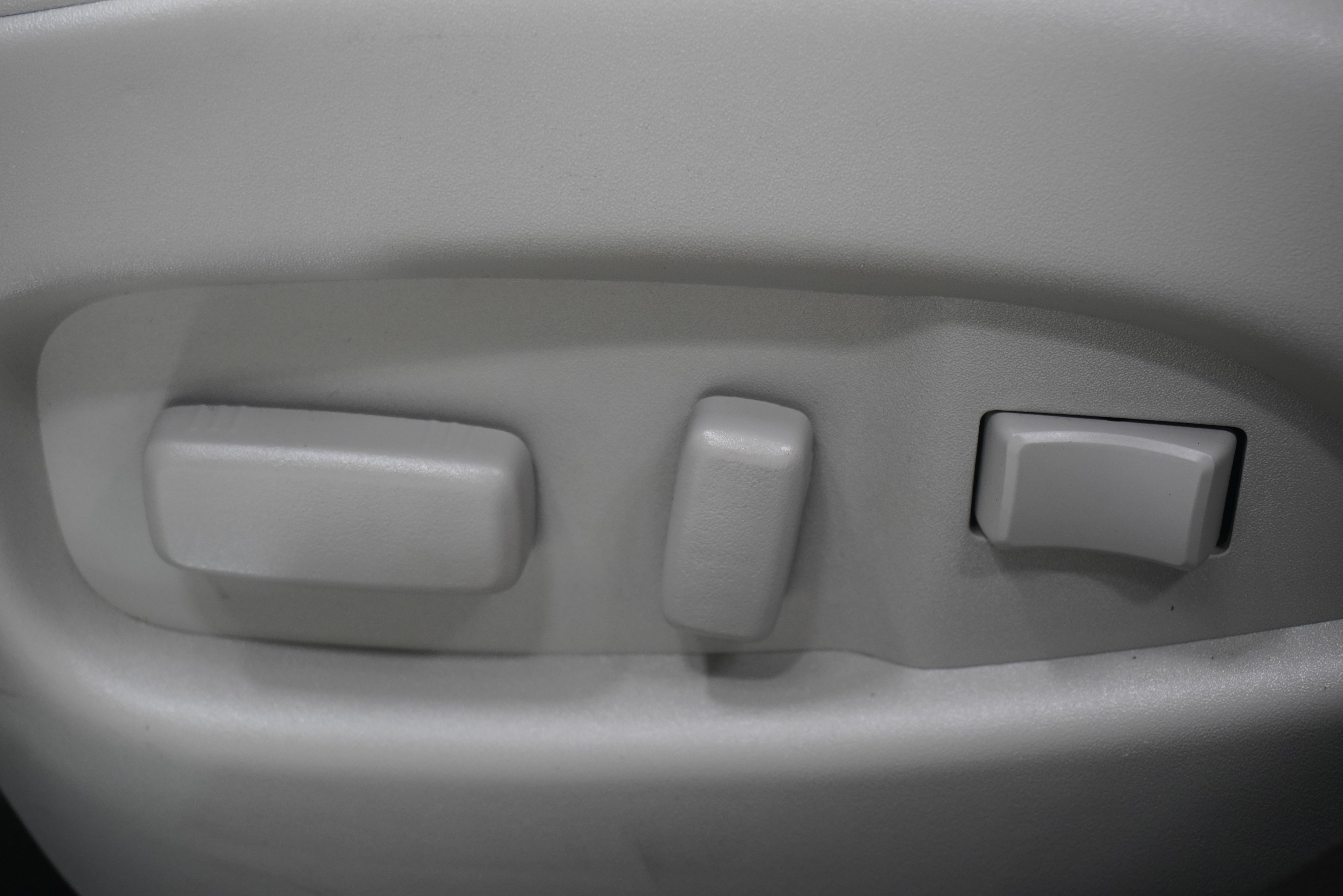 Used 2014 Cadillac SRX Luxury w/ Driver Awareness Package FWD image 13