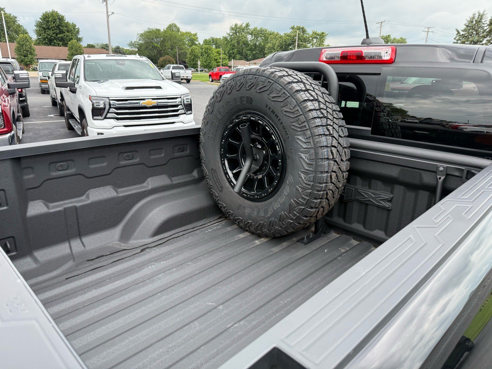 Used 2024 GMC Canyon AT4X w/ AT4X AEV Edition AWD/4WD image 7