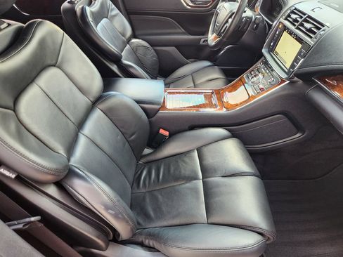 Used 2017 Lincoln Continental Select w/ Climate Package AWD/4WD image 14