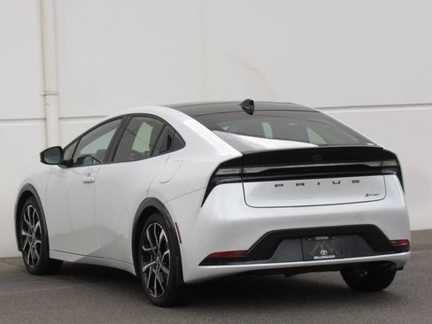 Certified 2026 Toyota Prius Plug-In Hybrid FWD image 5