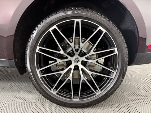 Certified 2026 Porsche Macan AWD/4WD image 12