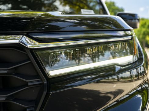 Used 2025 Honda Pilot EX-L image 11