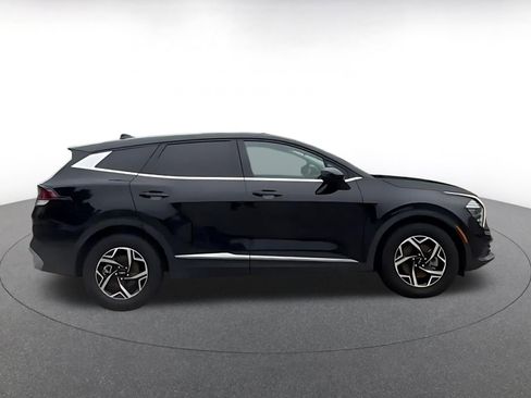 Used 2025 Kia Sportage LX FWD image 9