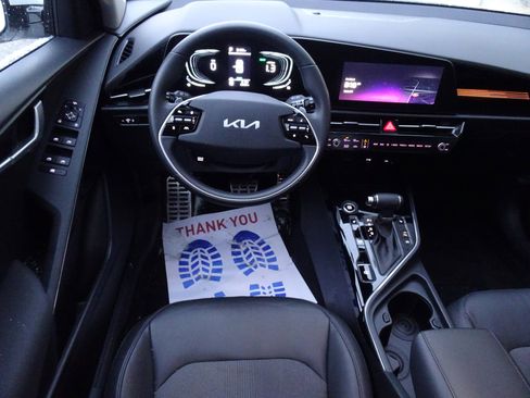 Used 2023 Kia Niro EX Touring image 11