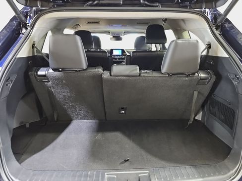 Used 2025 Toyota Highlander XLE AWD/4WD image 14