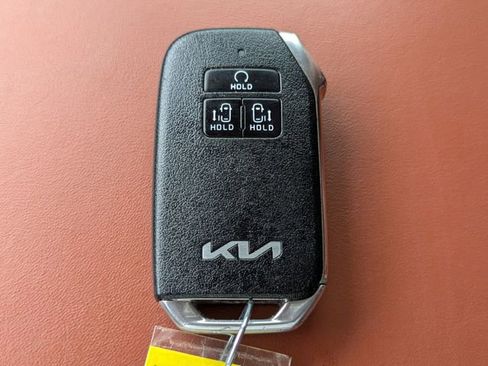 Used 2023 Kia Carnival SX image 30