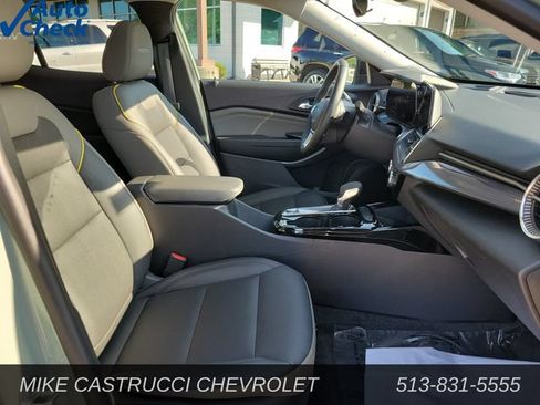 Used 2025 Chevrolet Trax ACTIV w/ Sunroof Package FWD image 23